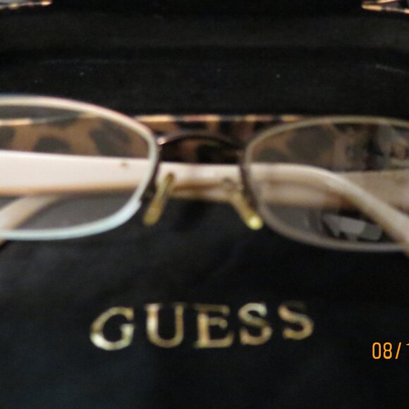 Guess 2327 Cheetah Print Frames with matching case and cleaning cloth - Picture 2 of 11